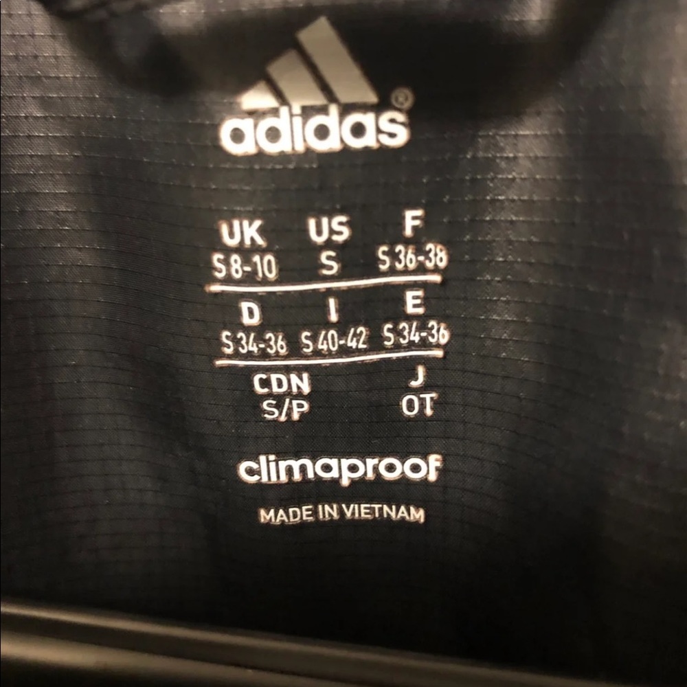 Small Adidas wind jacket - Picture 3 of 3